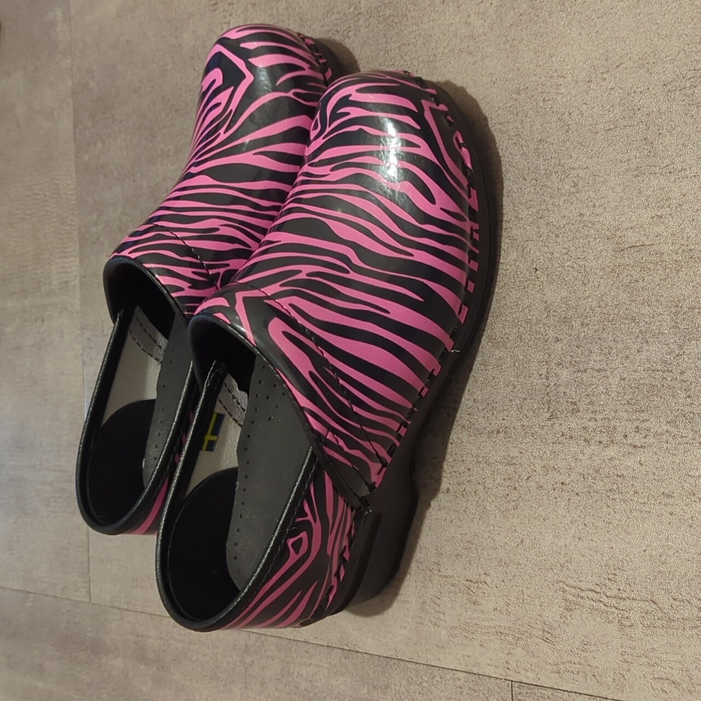 B jork dansco style swedish clogs